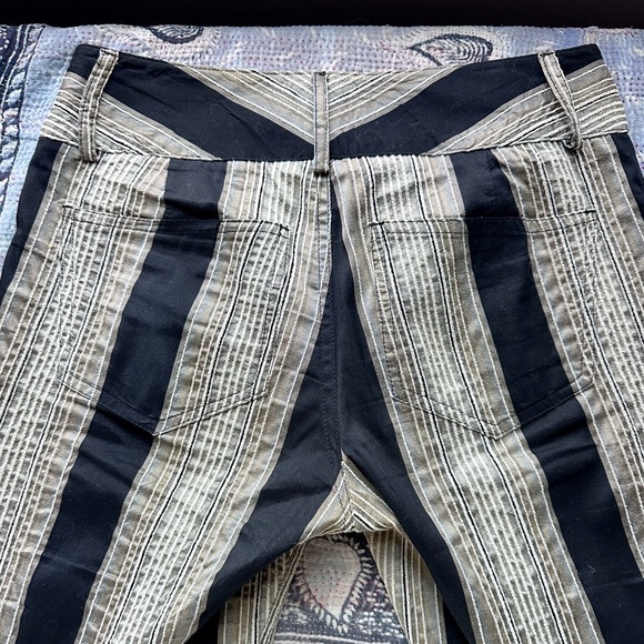 Alice + Olivia Cropped Striped Pants. Size 0 - Picture 11 of 12
